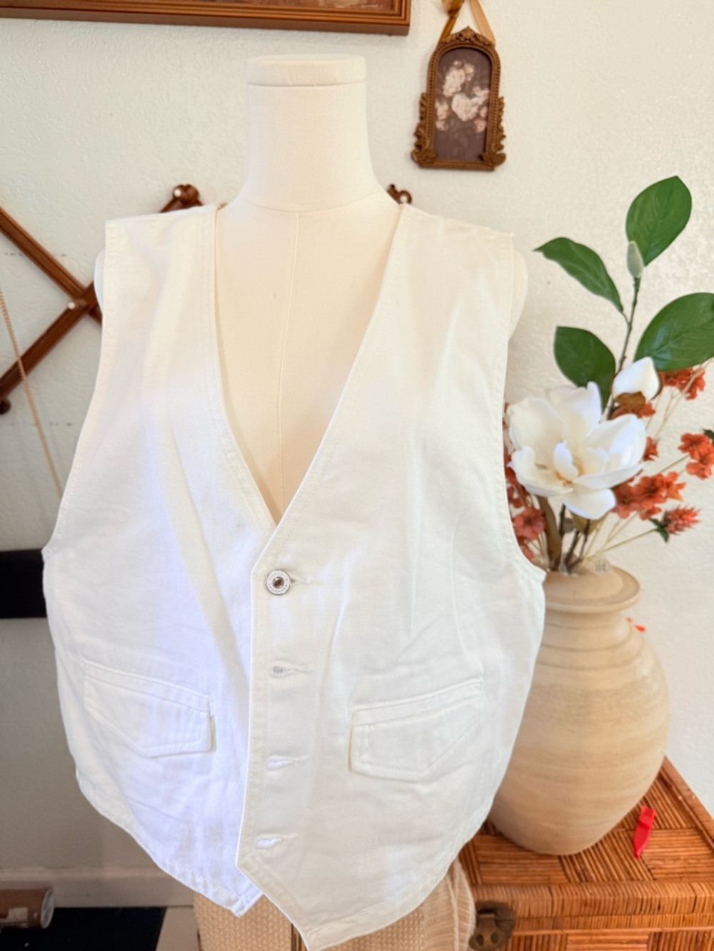 Favorite Daughter White Button-Front Vest